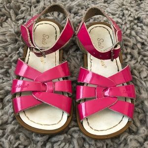 Salt water sandal size 9 toddler.